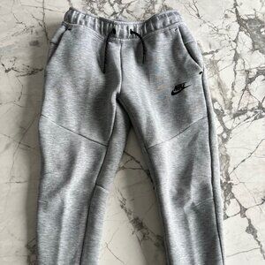 Nike HV5869 Boys Kids Tech Fleece Joggers Grey Medium